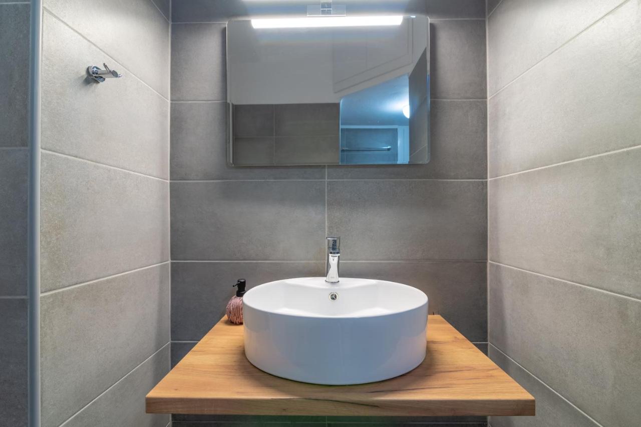 הרקליון Modern Renovated Apt Next To The Beachfront מראה חיצוני תמונה